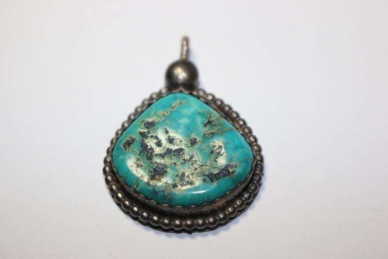 vintage sterling silver large turquoise necklace pendant jewelry measures 1"x1"