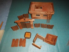 Alte DDR Holz Westernfort reparaturbedürftig. (Cowboys Indianer). Siehe Bilder