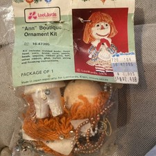 LeeWards RAGGEDY ANN Bożonarodzeniowy butikowy koralik ornament zestaw do rękodzieła vintage 1974
