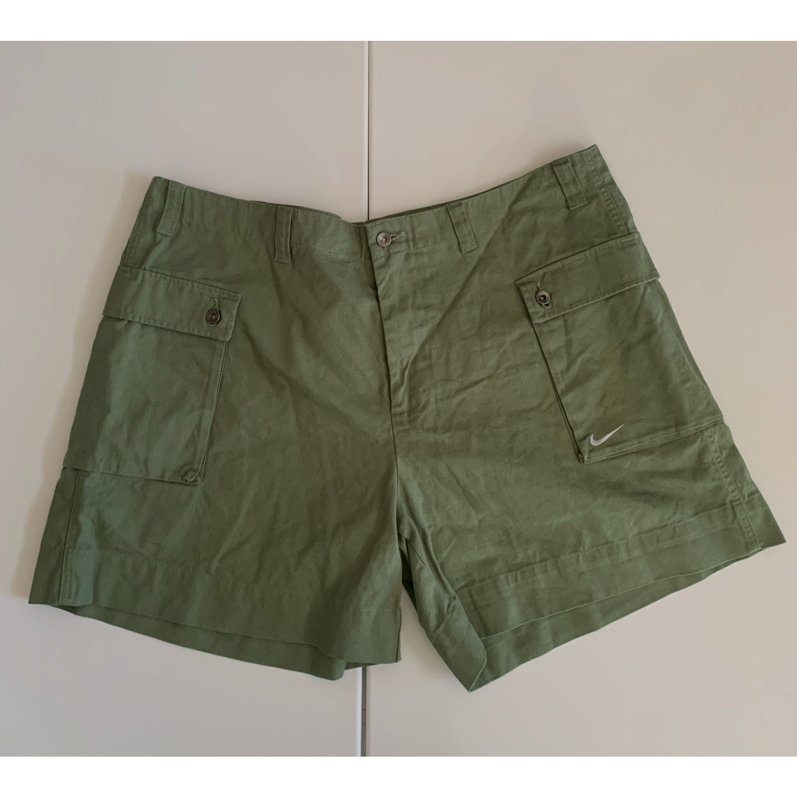 Nike Life Men's Size 40 Flat Front Woven Cargo Shorts Olive Green FJ7137 325