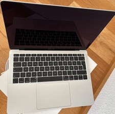 Apple MacBook Air 2019 (13 Zoll, 256GB SSD, Intel Core i5, 8GB RAM) - Silber.