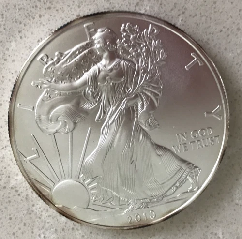 2010  AMERICAN SILVER EAGLE -  1 oz - .999 Fine - Mint / Uncirculated