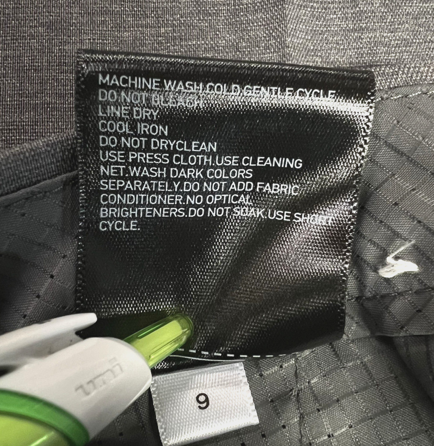 NWOT Uniqlo DRY Men Slim Fit Tapered Pleated Lightweight Tech Pants 32 X 34 Gray thumbnail 5