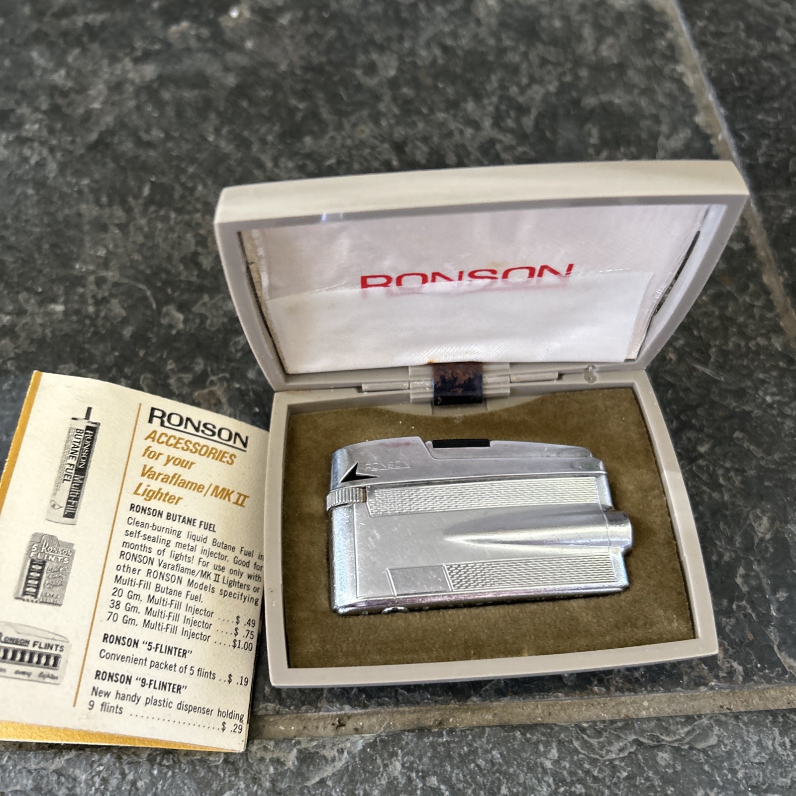 Ronson Adonis Varaflame Vintage Lighter, Includes package an