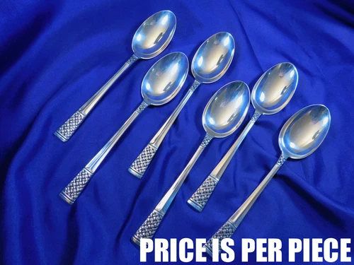 LUNT COLUMBINE STERLING SILVER OVAL SOUP SPOON - NEARLY NEW CONDITION