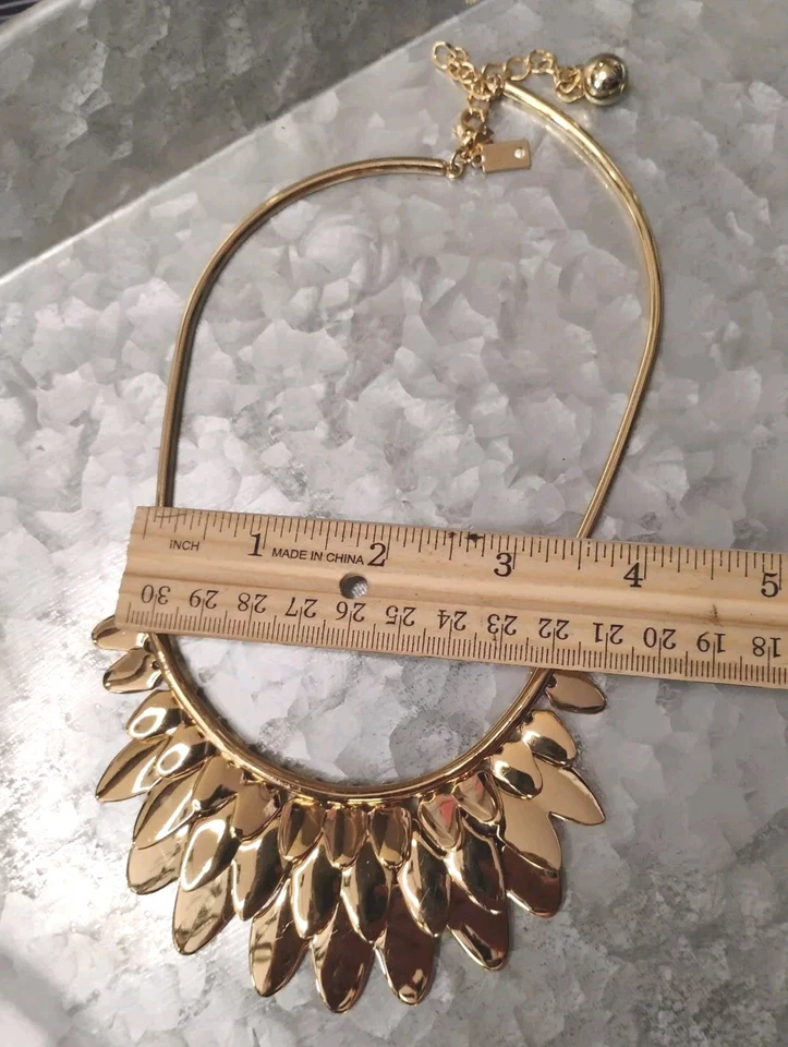 Collar KATE SPADE Nueva York "Fancy Flock" Tono Dorado En Capas Pluma Ambiente Collar Foto 4 de 4