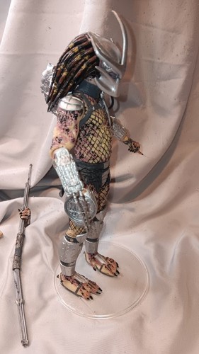 Predators Series 12 Action Figure Enforcer Predator by Neca USED - Picture 7 of 10