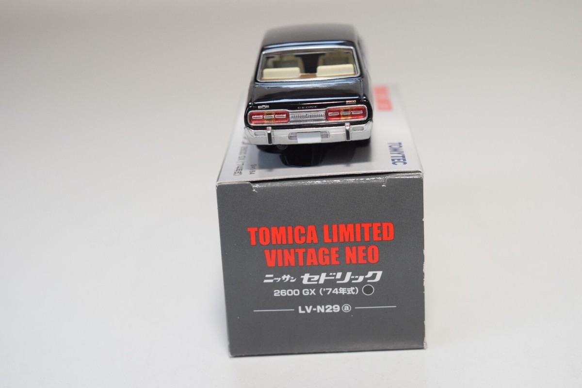 A94 1:64 3 INCH TOMICA TOMY VINTAGE LV-N29A NISSAN CEDRIC 2600 GX