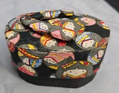 Vtg Japanese Chiyogami Kokeshi Print Little FlipFlop Trinket Box 4x2.5x2 Red blk