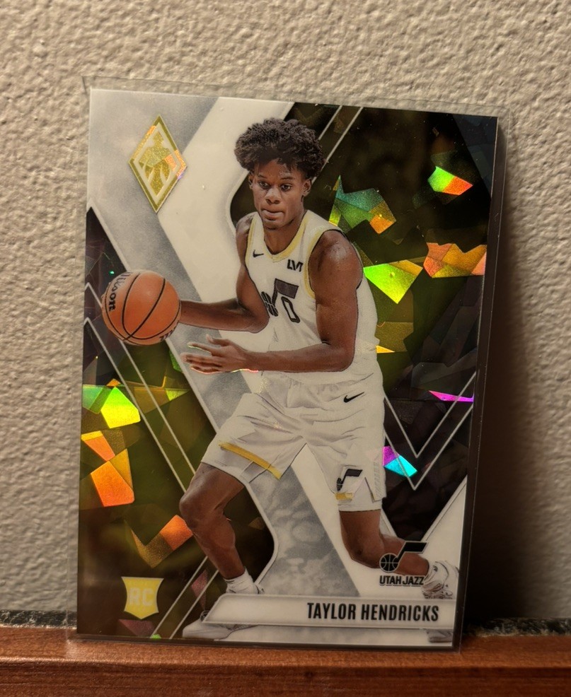/125 2023-24 Panini Phoenix Rookies Taylor Hendricks #264 White Ice Phoenix (RC)