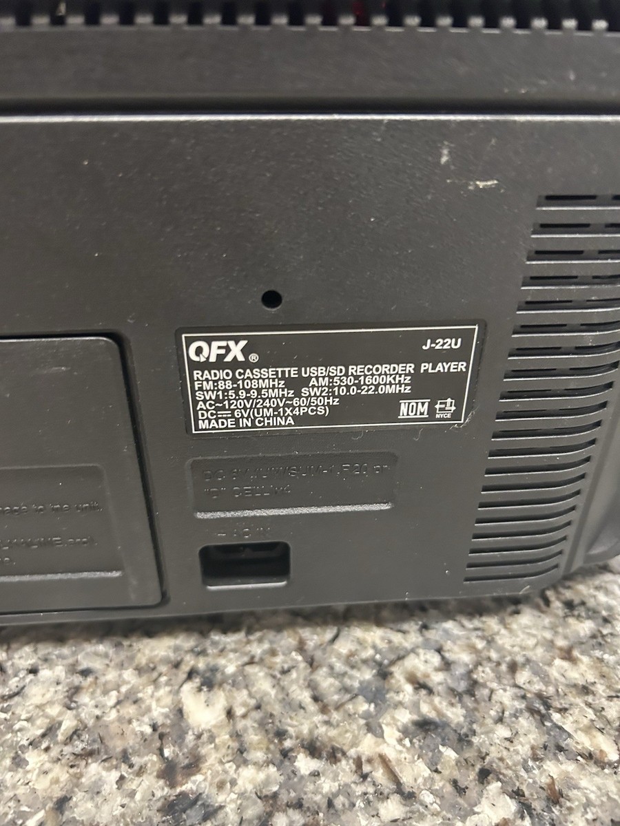 QFX J-22U AM FM SW1 SW2 4-Band Radio X Bass Cassette Boom Box