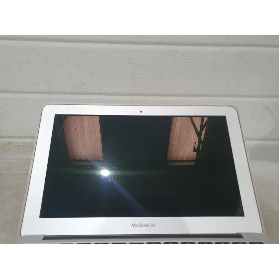 Apple MacBook Air A1370 Laptop Silver Wifi 11.6" LED-Backlit Display (4GB+128GB) - Image 2 of 4