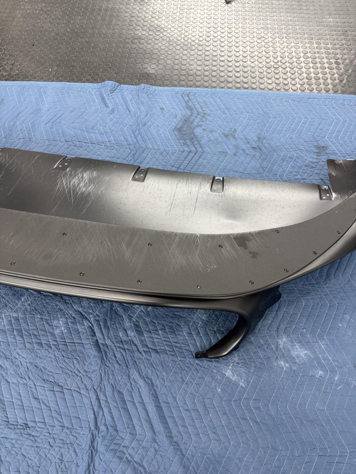 Maserati MC20/Ciello. OEM Front bumper lower splitter Part no. 6702229350