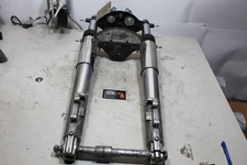 02-08 Harley OEM Road King Front Fork Tube Slider Triple Tree Fender Mount Crack