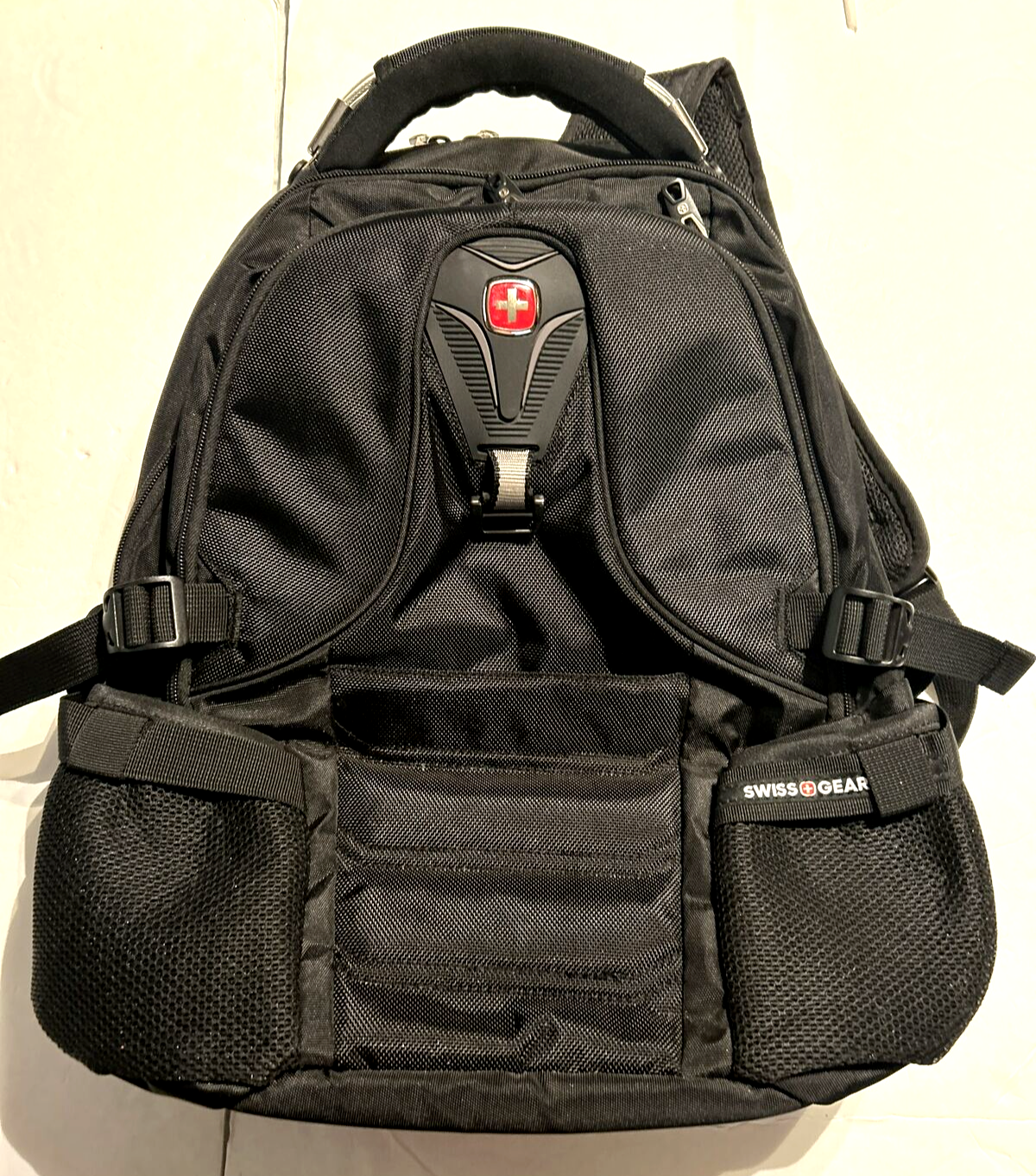 Swiss Gear scan smart airflow laptop/travel bag black 6 pockets 18''