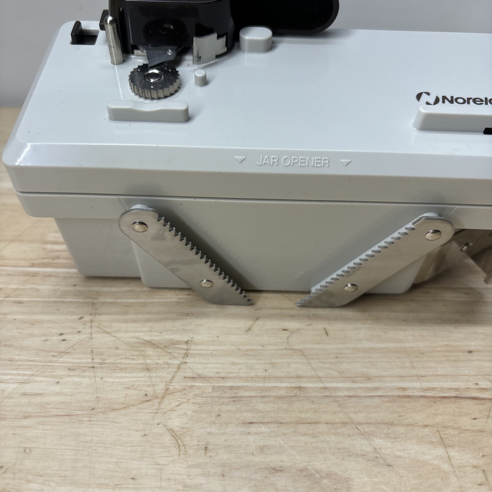 Norelco Under Electric Can Opener Space Saver CO4200 Open Box