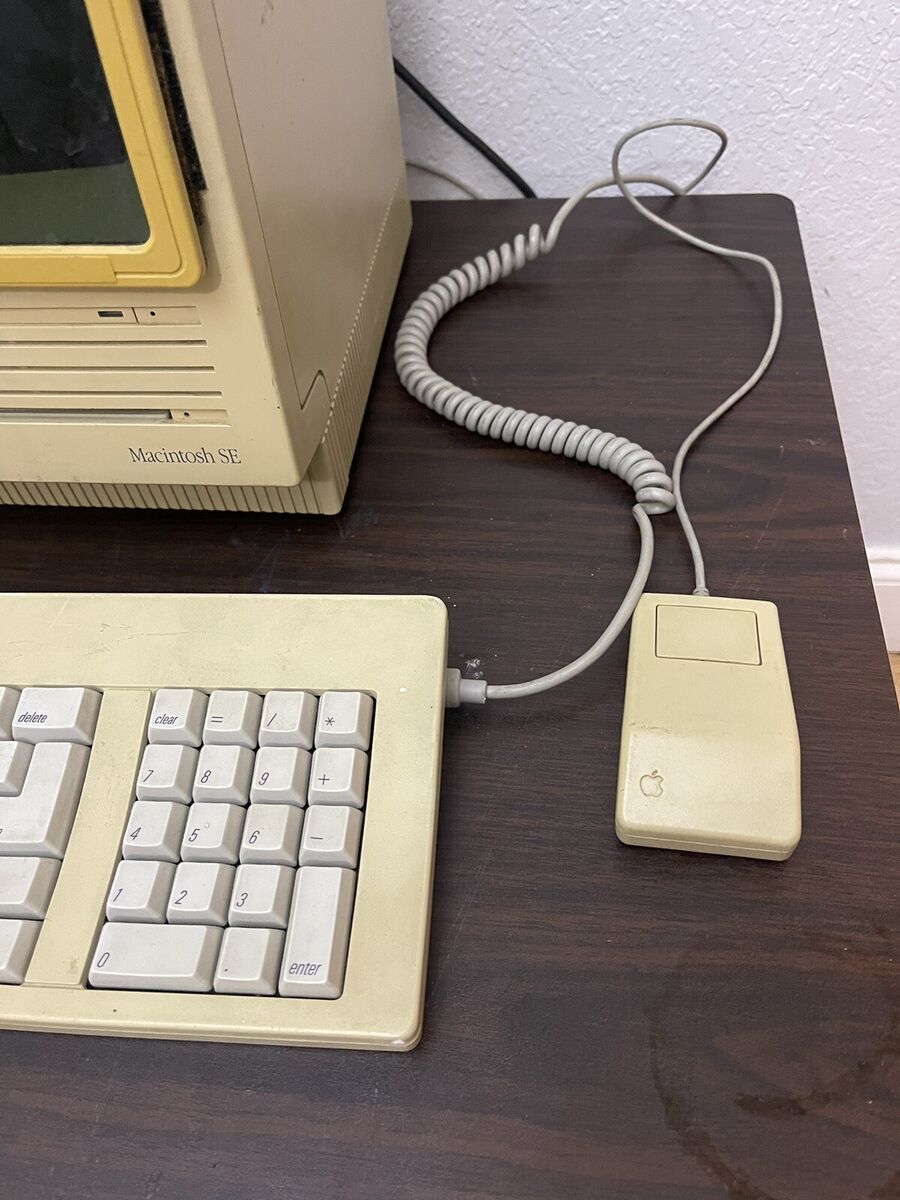 Vintage Apple Macintosh SE Computer, Keyboard, Mouse, It All Vintage Apple Macintosh SE Computer, Keyboard, Mouse, It All