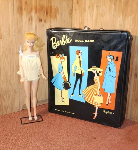 Muñeca Barbie rubia #4 vintage con estuche y ropa