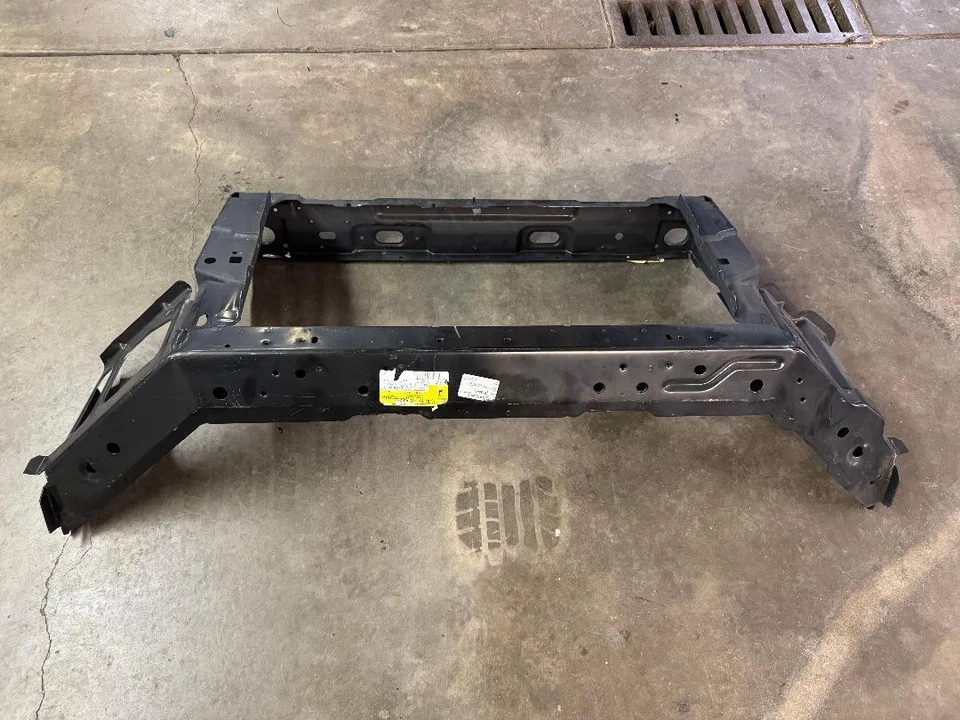 2006-2011 CHEVY IMPALA SUPORTE DE NÚCLEO DE RADIADOR DIANTEIRO P/N 20788676 FABRICANTE DE EQUIPAMENTO ORIGINAL - Imagem 4 de 4