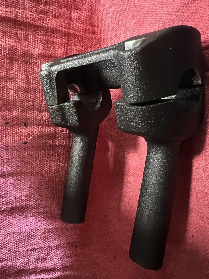 Risers e braçadeira M8 FXLRST. OEM decolagem rugas preto excelente estado - Imagem 2 de 4