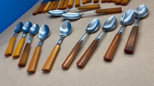 Vintage Bakelite Flatware Set 30 Pc Amber Butterscotch w Serving Spoons MCM - Picture 4 of 13