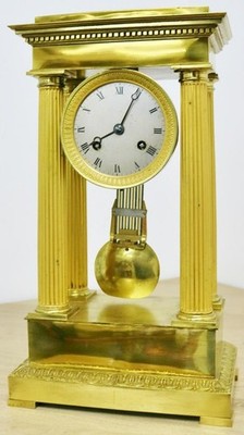 Atemberaubender antiker französischer Empire Bronze 4 Säulen Portikus Regulator Kaminuhr