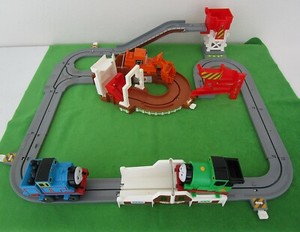 thomas the train big loader motorized train set