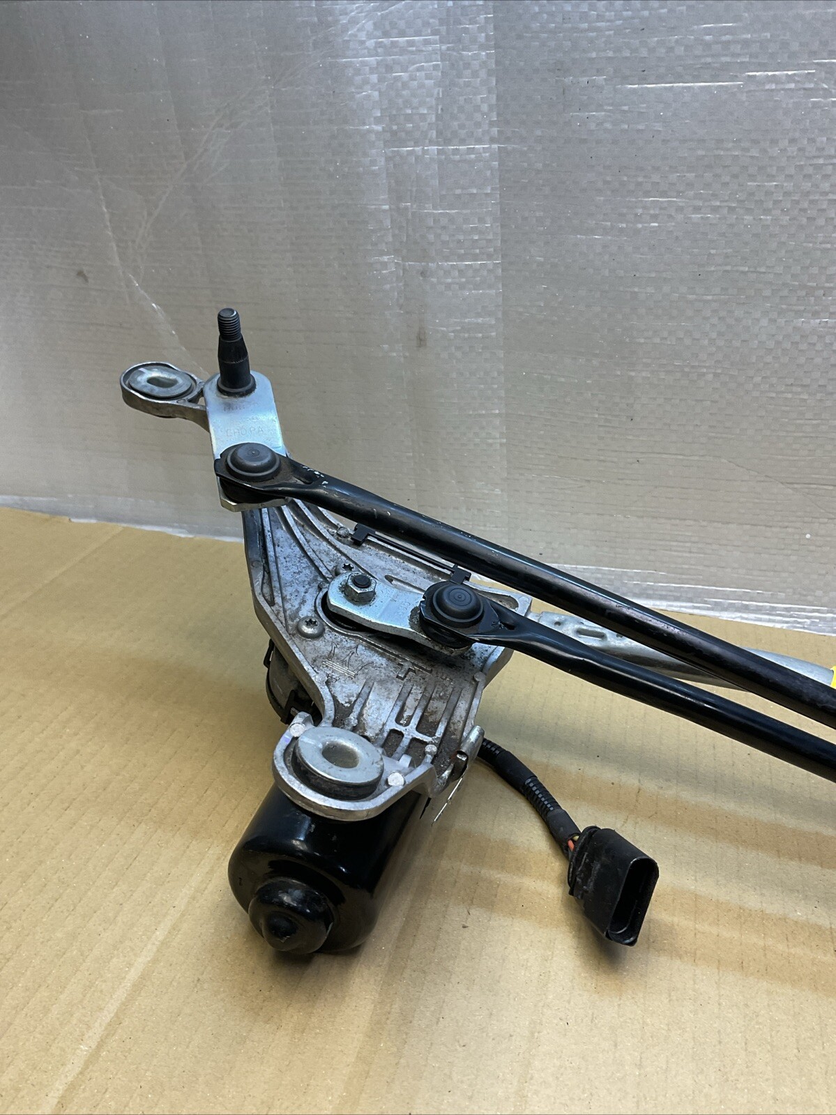14-20 Maserati Quattroporte Front Windshield Wiper Mechanism 670007561 OEM