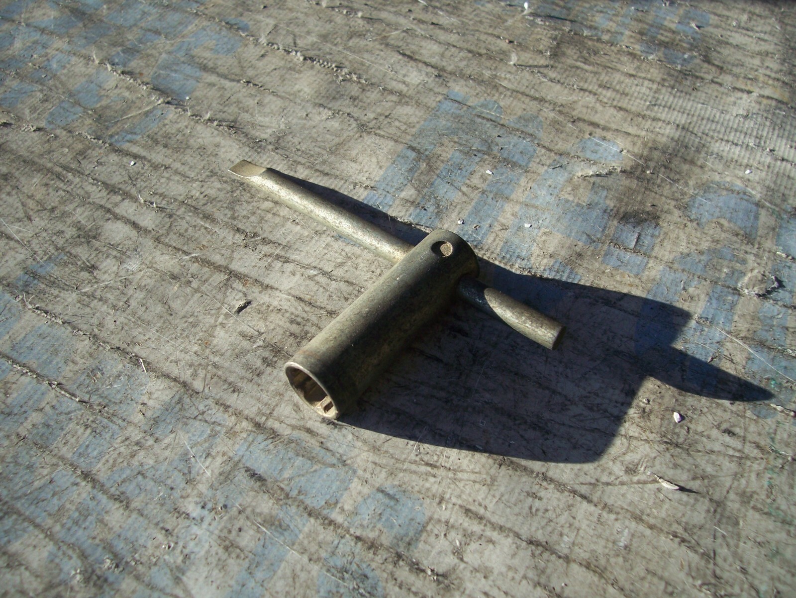 CADILLAC OEM FACTORY HUB CAP HUBCAP WHEEL COVER LOCK KEY OPENER