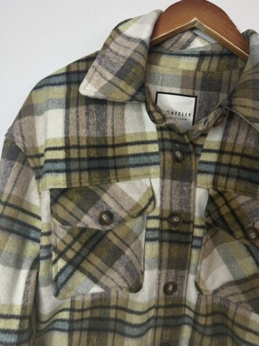 Bagatelle Womens Plaid Fleece Cropped Button Down Jacket Shacket Green Tan Sz L - Picture 2 of 5