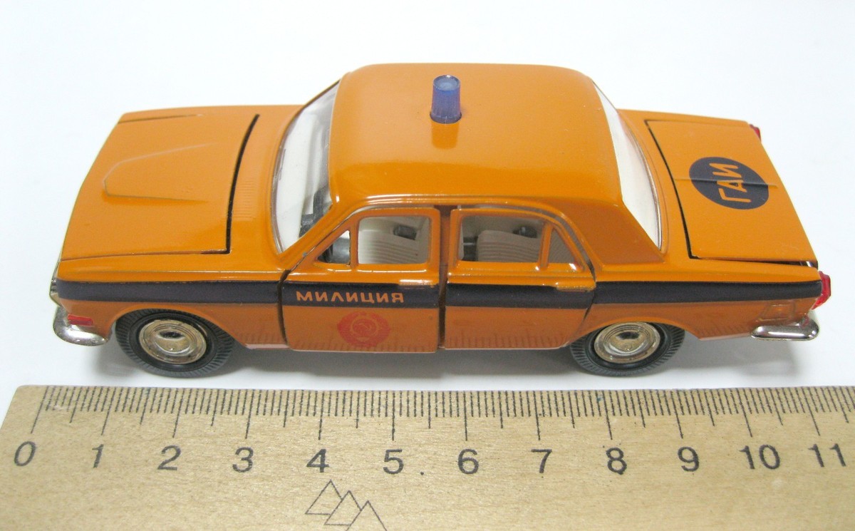 CCCP ソ連 ロシア　 VOLGA GAZ 24 救急車 ミニカー　セット Vintage VOLGA Gaz 24 POLICE Patrol car model 1:43 made in