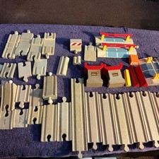 Thomas  Friends Wooden Railway Lot of 35 Plus Pieces Track Brio Risers Plus