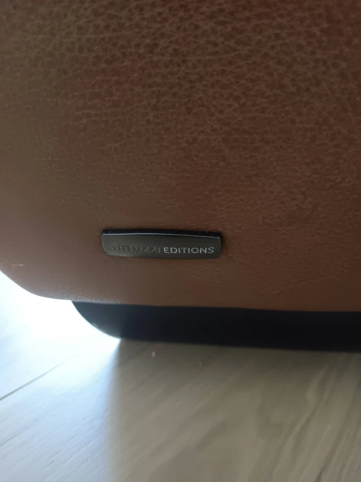 Sofá sofá de cuero Natuzzi 7 pies para 3 personas usado se ve impecable. Foto 3 de 4