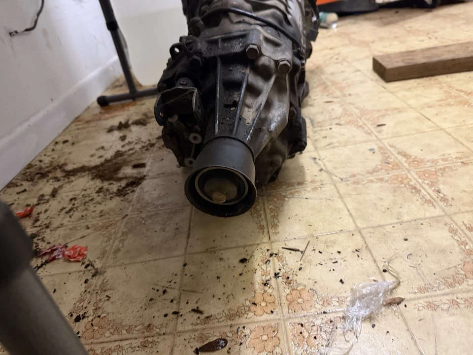 Subaru Impreza WRX STI 2004 6 velocidades transmisión manual Ty85 OEM Foto 3 de 4