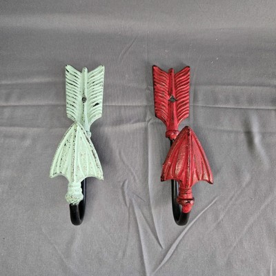 Kirkland's Signature Cast Iron Arrow Coat Hooks Set of 2 Excellent Condition 