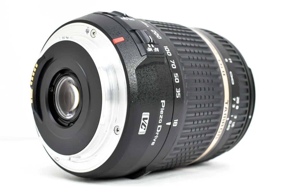 Top Mint Tamron B008 18-270mm f/3.5-6.3 Di II VC PZD Super Zoom Lens Canon EF - Image 4 of 4