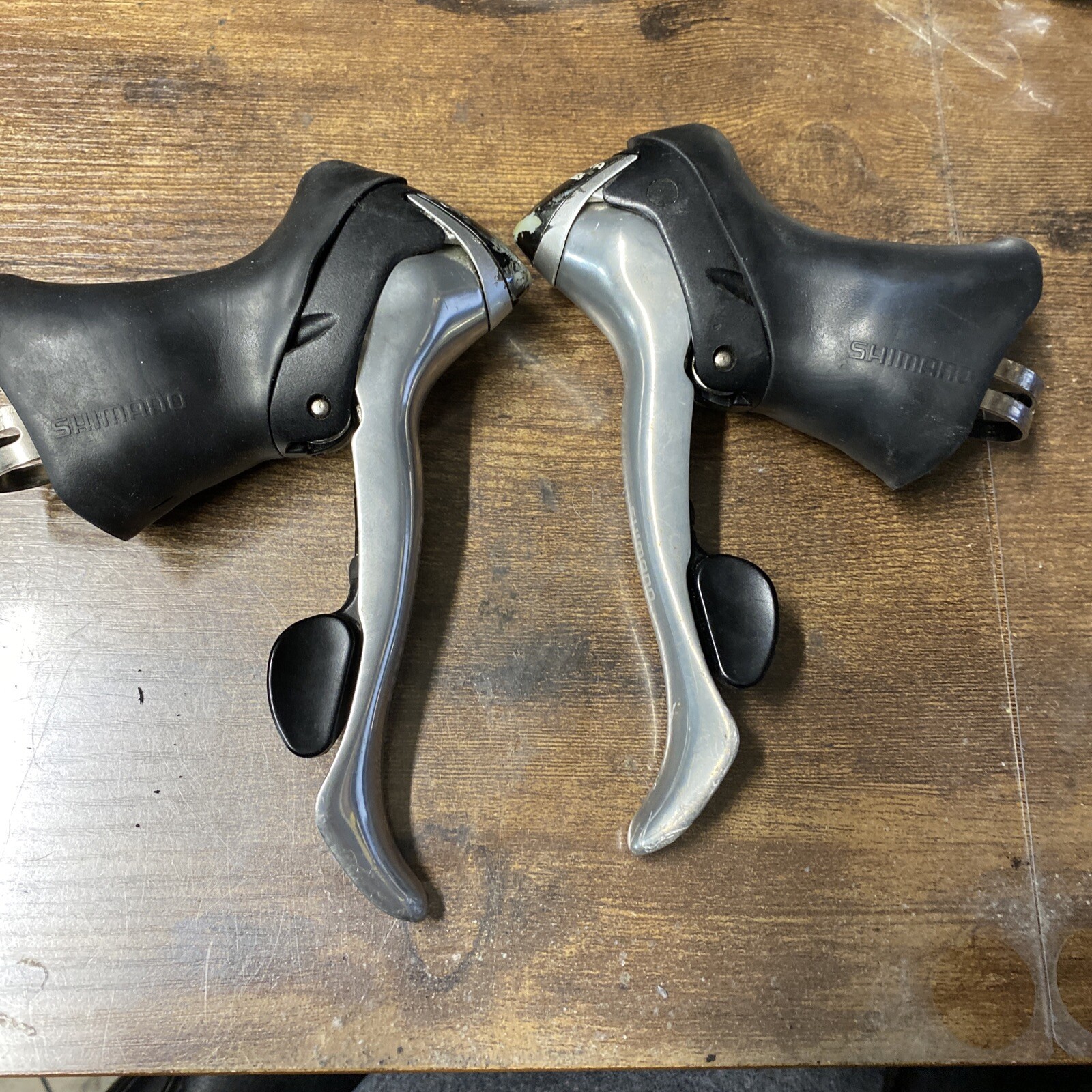 Poignée gauche complète Shimano Ultegra ST-R8020 11v avec étrier BR-R8070