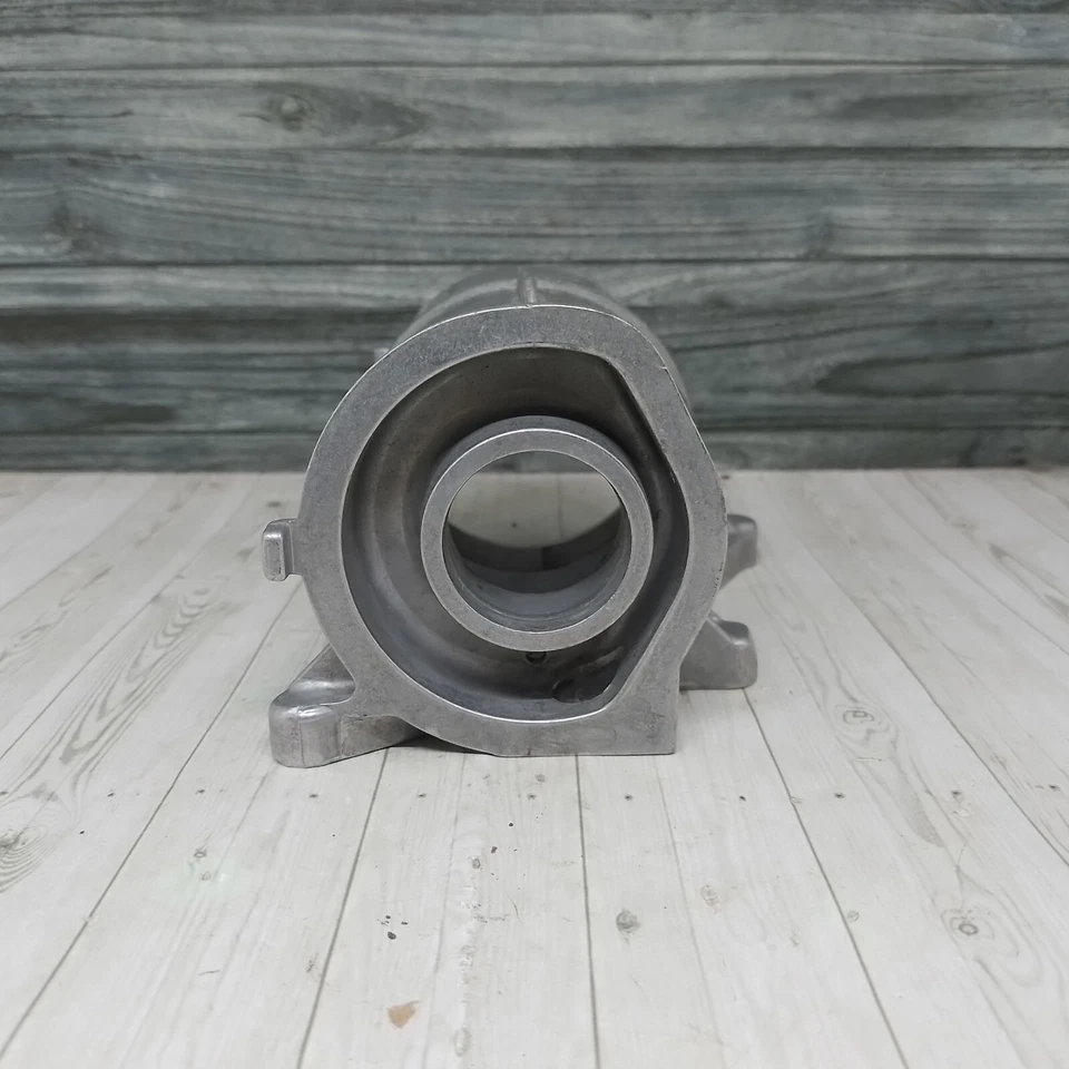 Mercedes Benz A112 184 0102 Oil Filter Housing 128522 / 2300865 NOS - Image 4 of 4