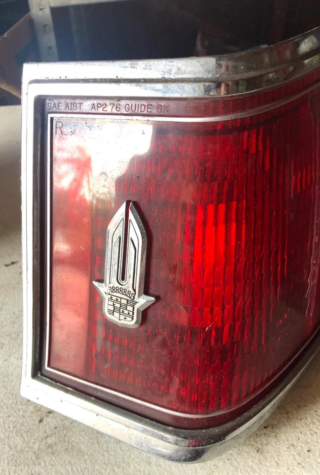 Conjunto de lanterna traseira 1976-1979 Cadillac Sevilha destro - Imagem 2 de 4
