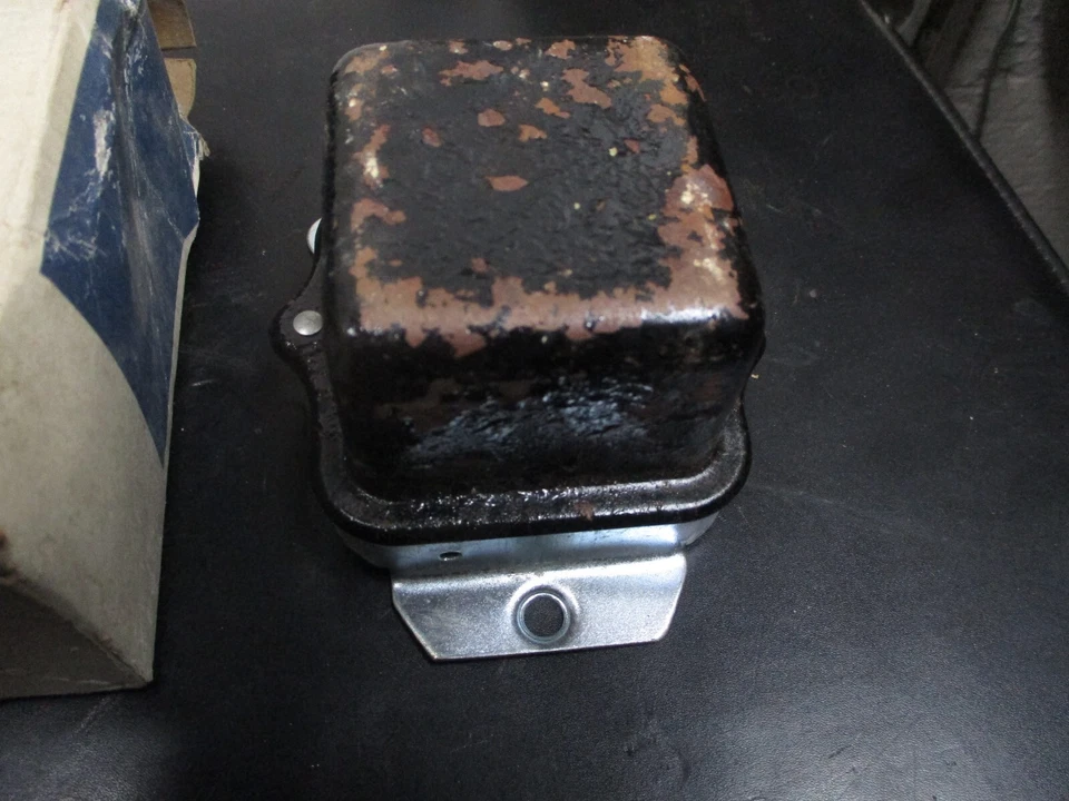 NEW 1963-1968 PONTIAC 1963 TEMPEST VOLTAGE REGULATOR NORS USA MADE - Image 2 of 4