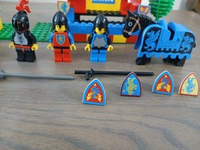 LEGO Castle: Knight's Challenge (6060) 100% Complete w Minifigures & Instruction