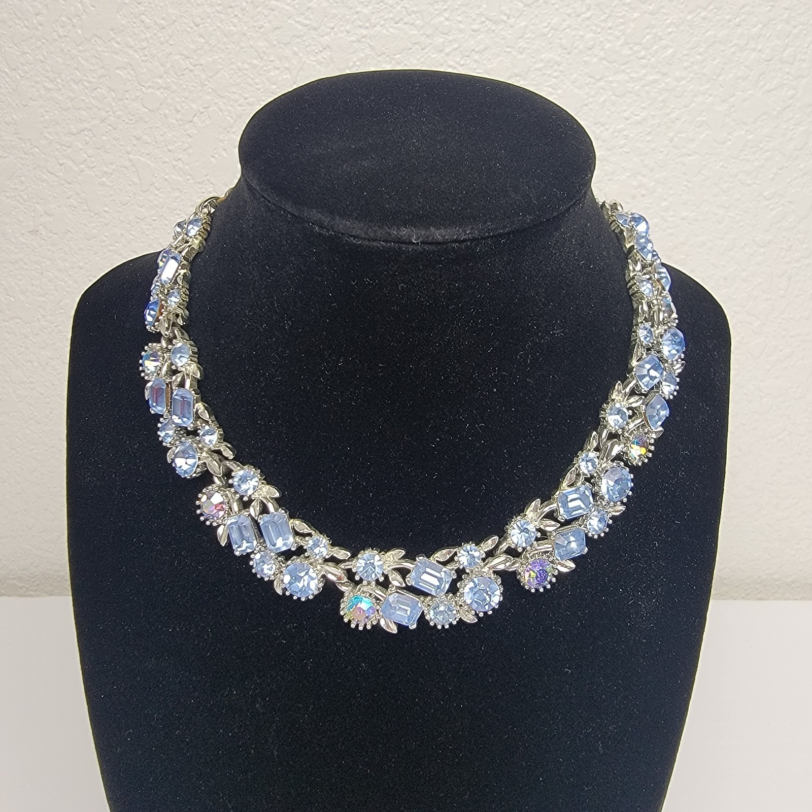 Vintage Elegant Lisner Choker Blue Round & Baguette Cut Rhinestones Leaf Silver