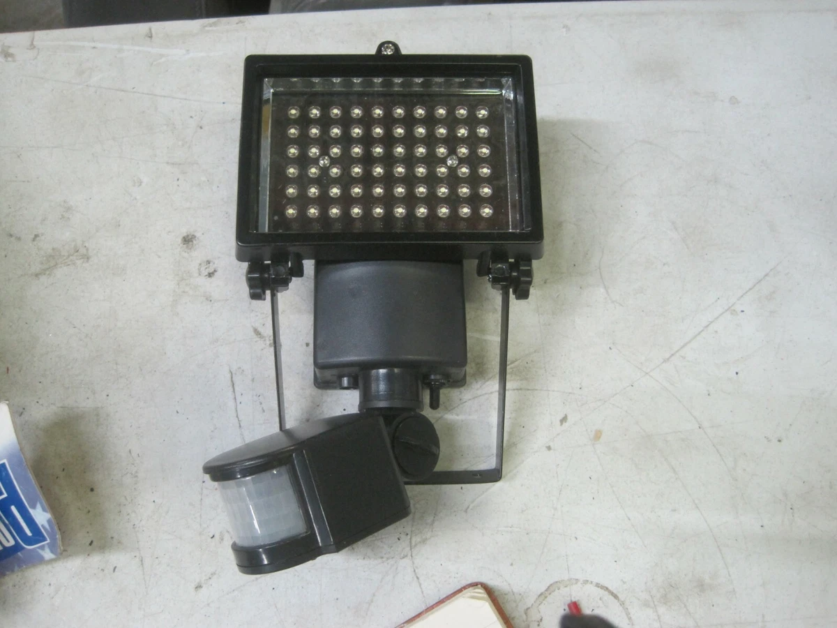 Sunforce 60 led 2024 solar motion light