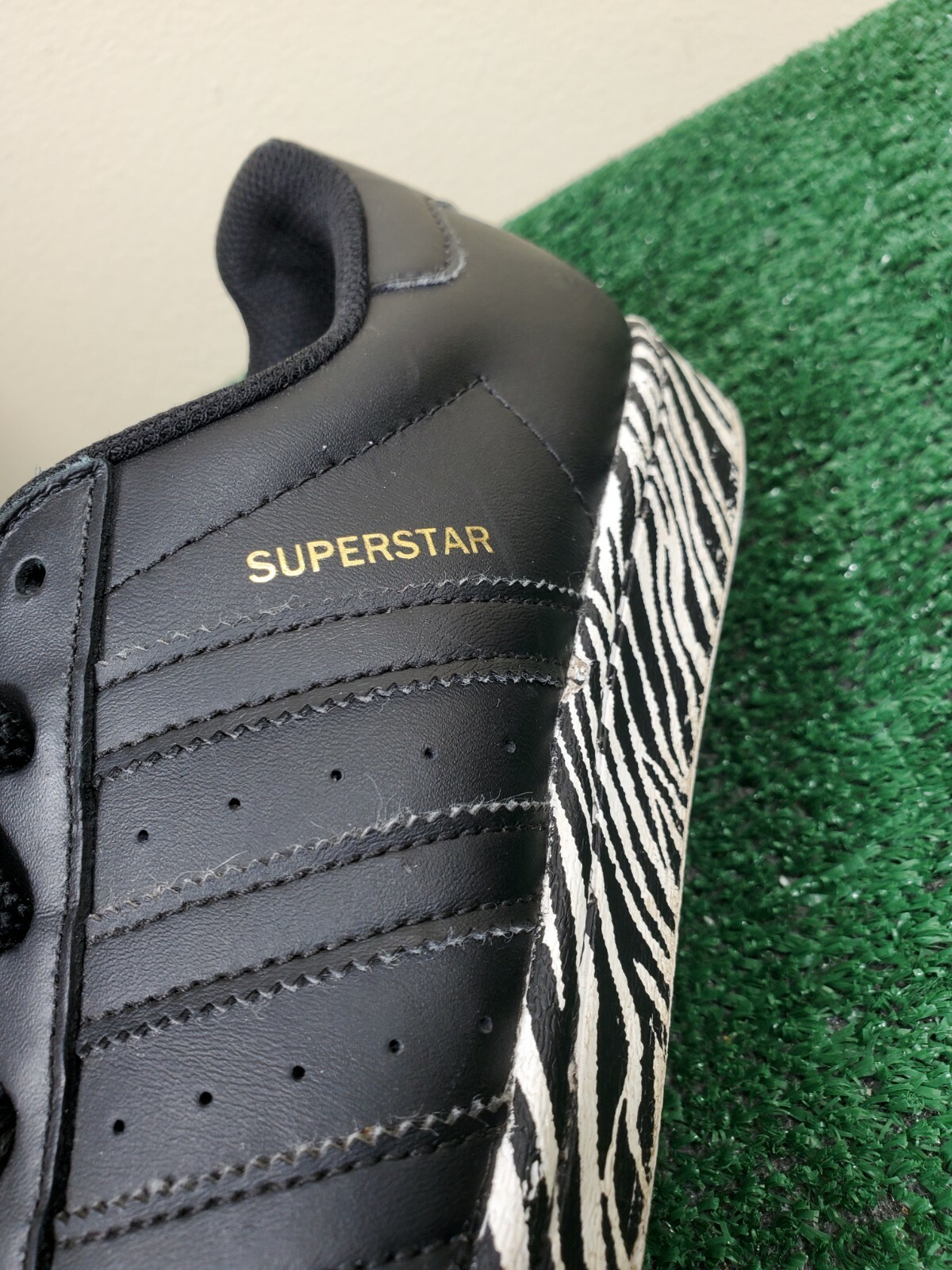 adidas superstar zebra