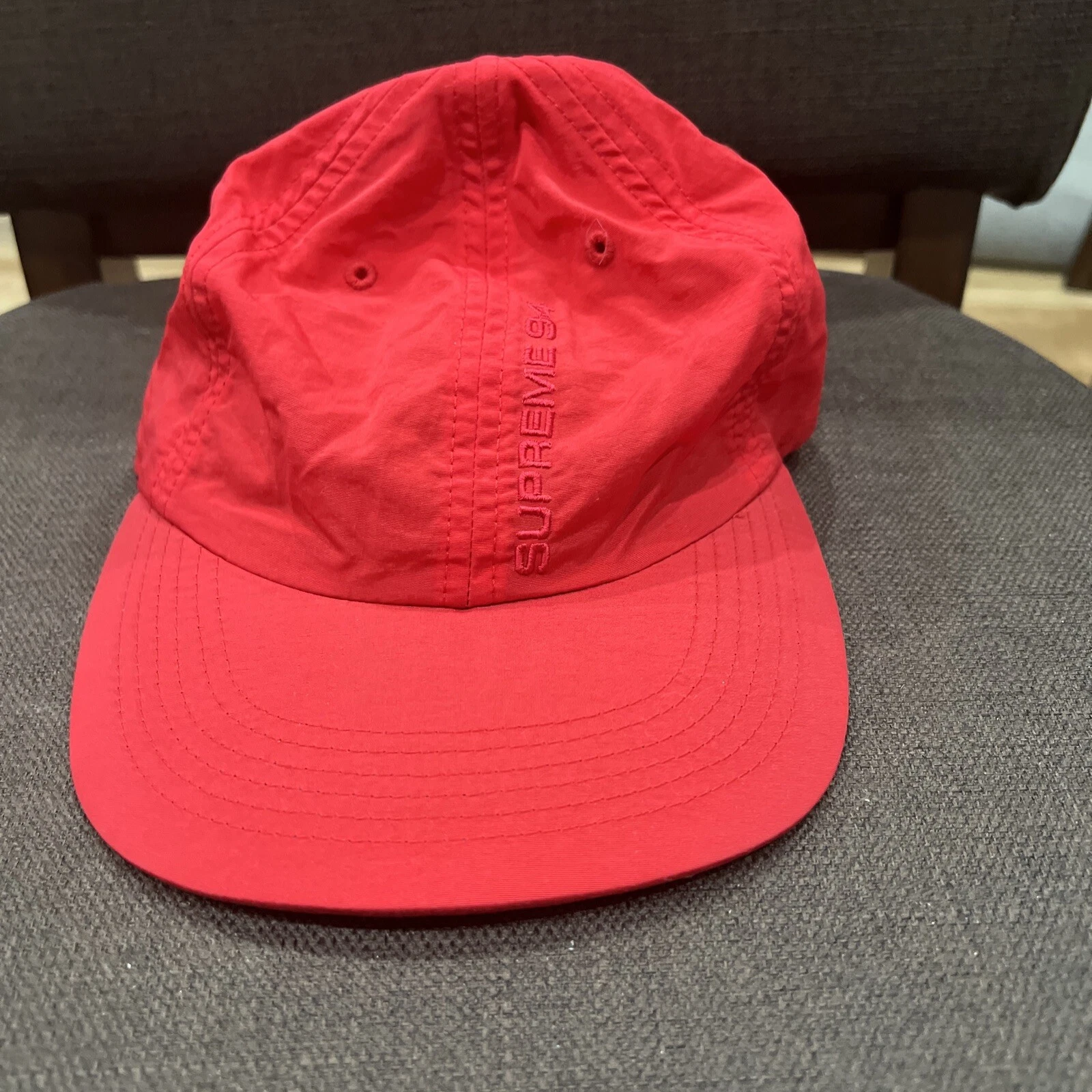 Logo vertical tonal suprême 6 panneaux rouge S/S 17
