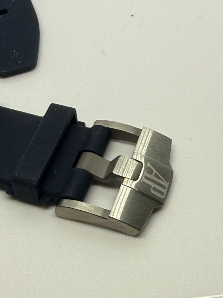 Correa de goma Audemars Piguet azul marino + hebilla Tang Royal Oak Offshore 28/22 Foto 3 de 4