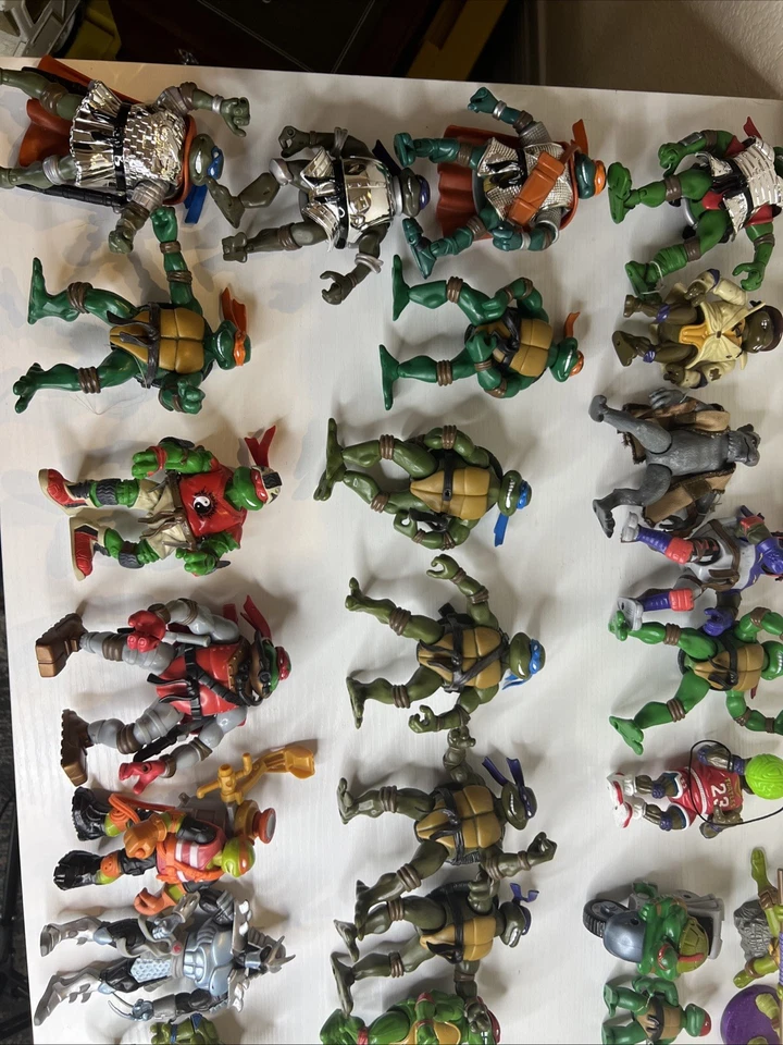 Vintage 1990s & 2000s Teenage Mutant Ninja Turtles TMNT Action Figure LoT - Image 2 of 4