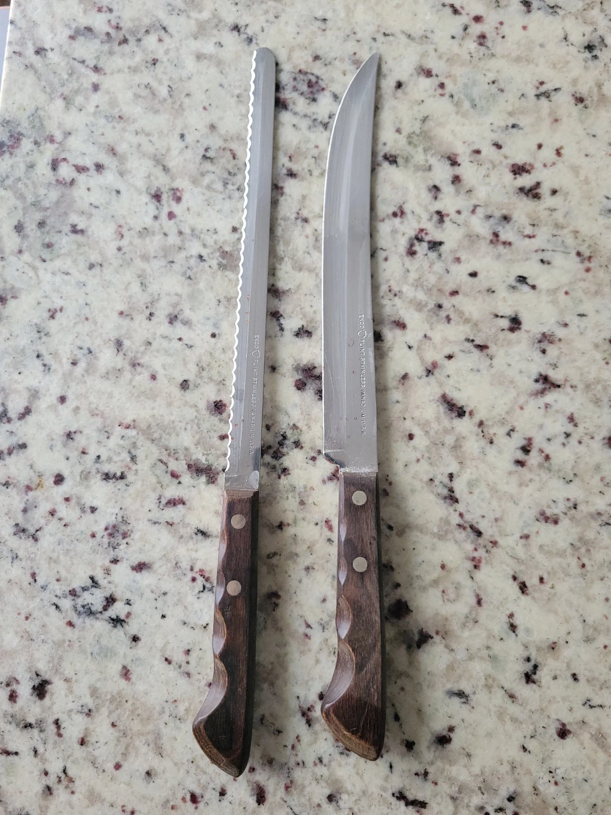 Ekco Flint VTG Arrowhead Stainless Vanadium USA Serrated Bread & Carving Knife