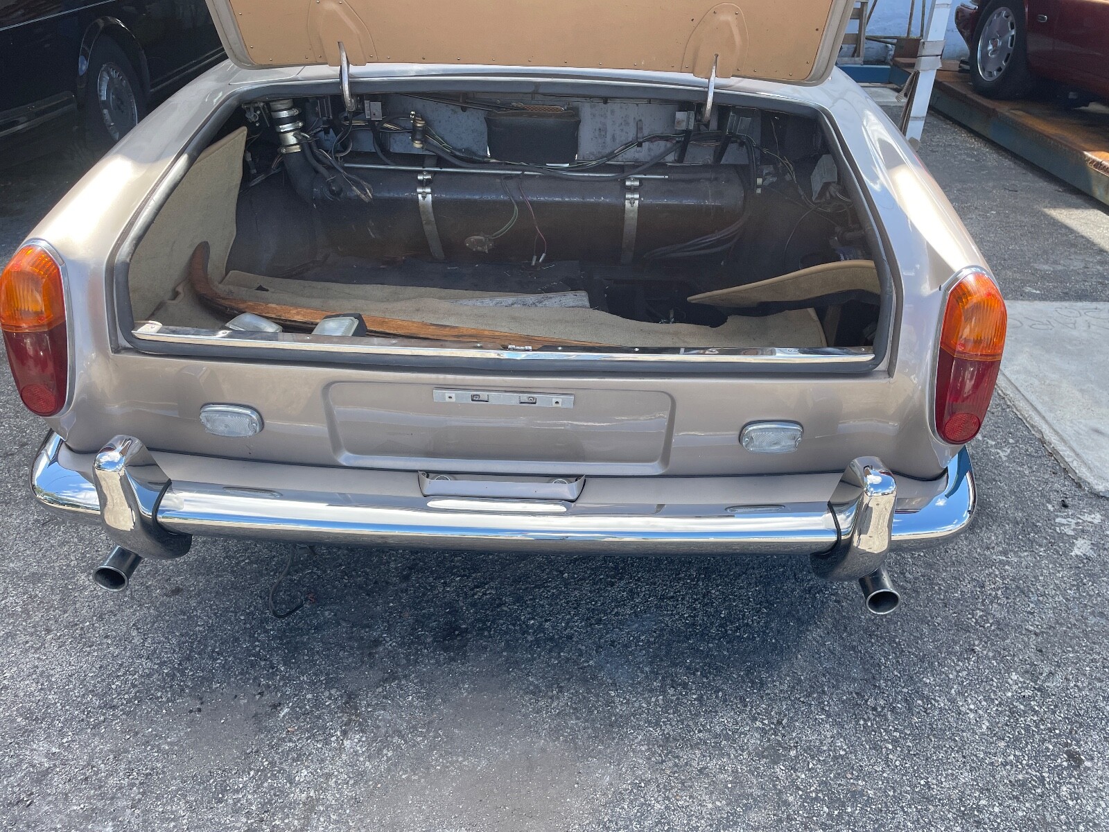 ROLLS ROYCE CORNICHE  NEW FRONT BUMPER WITH GUARDS FITS 1966 TO 1974