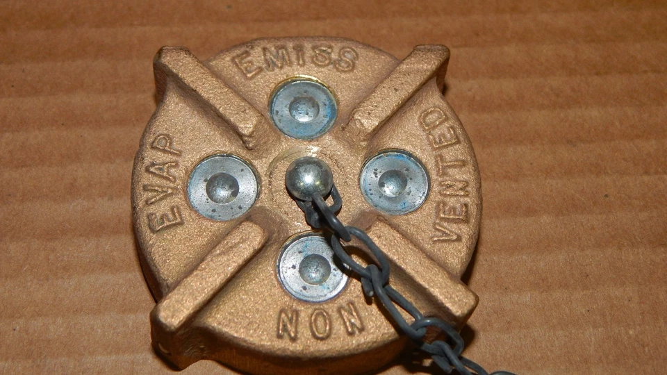 Ford F600 F700 F750 F800 1978 88 sin ventilación emisión evap gasolina tapa combustible nuevo Foto 3 de 4